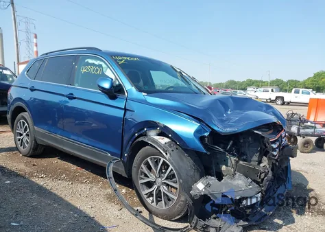 2019 Volkswagen Tiguan Se/Sel/Sel R-Line Jet-Black/Sel R-Line z USA, uszkodzony, nr VIN 3VV2B7AX4KM083120